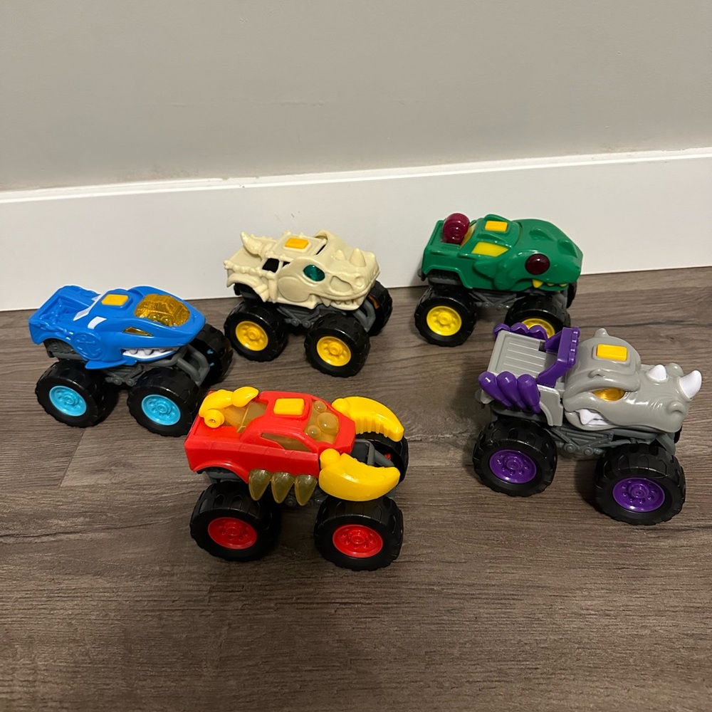 Dickie Toys 5 Mini Monster Trucks